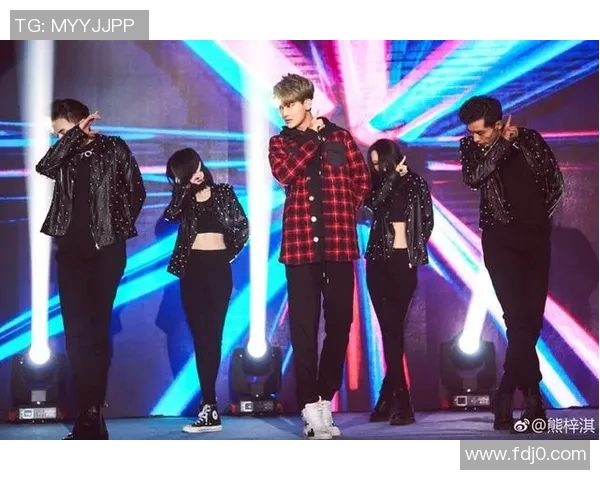 全球足球明星齐聚综艺舞台展现多才多艺的精彩瞬间